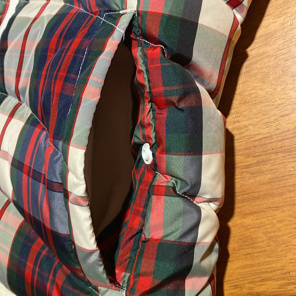 Plaid, women’s, super cute puffer vest, size small. New, but no tags. - Picture 4 of 5